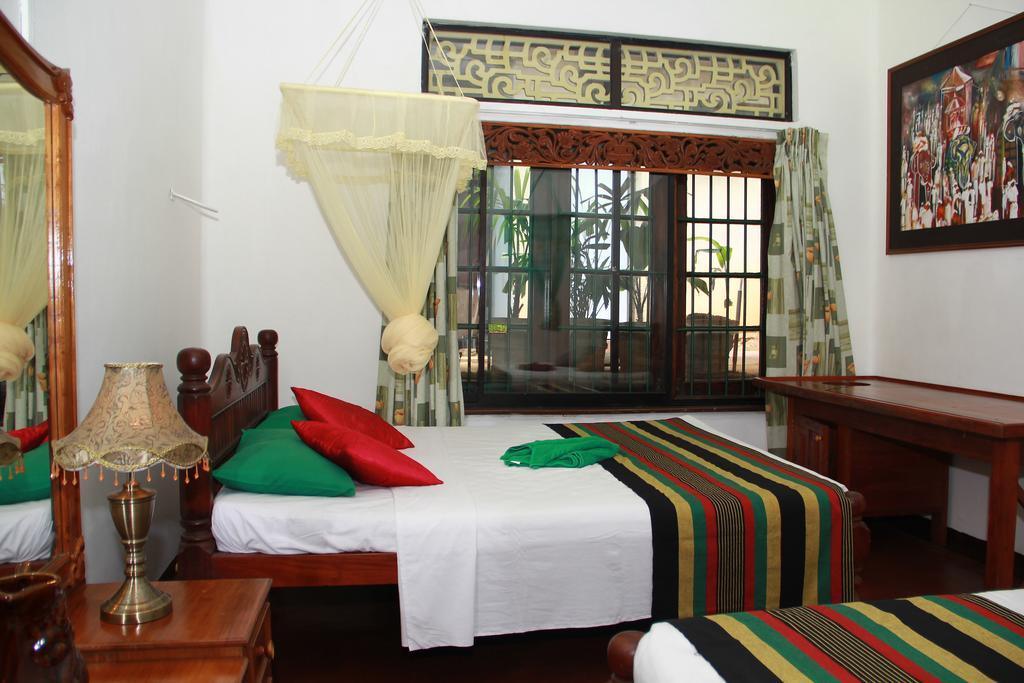 Traditional Kandyan House Стая снимка