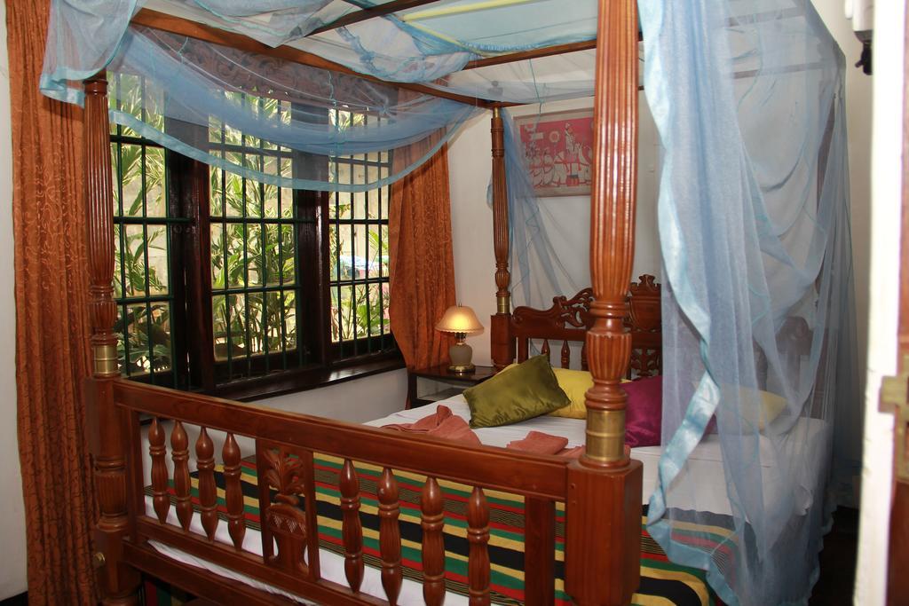 Traditional Kandyan House Стая снимка
